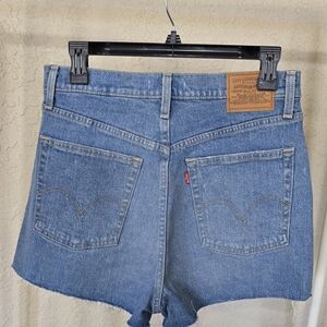 NWOT Levi's Women's Ribcage Classic Denim Shorts
